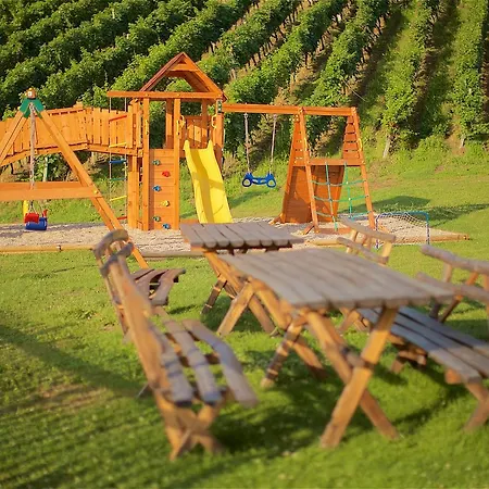 Tourist Farm Lovrec مزرعة للإقامة