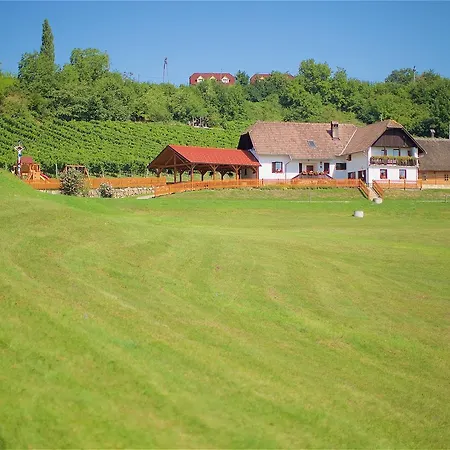 Tourist Farm Lovrec Bauernhof